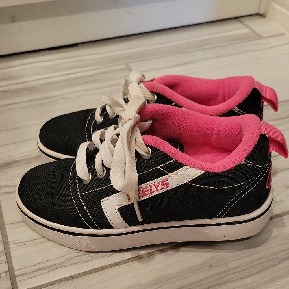 Heelys Kids Black and Pink Sneakers